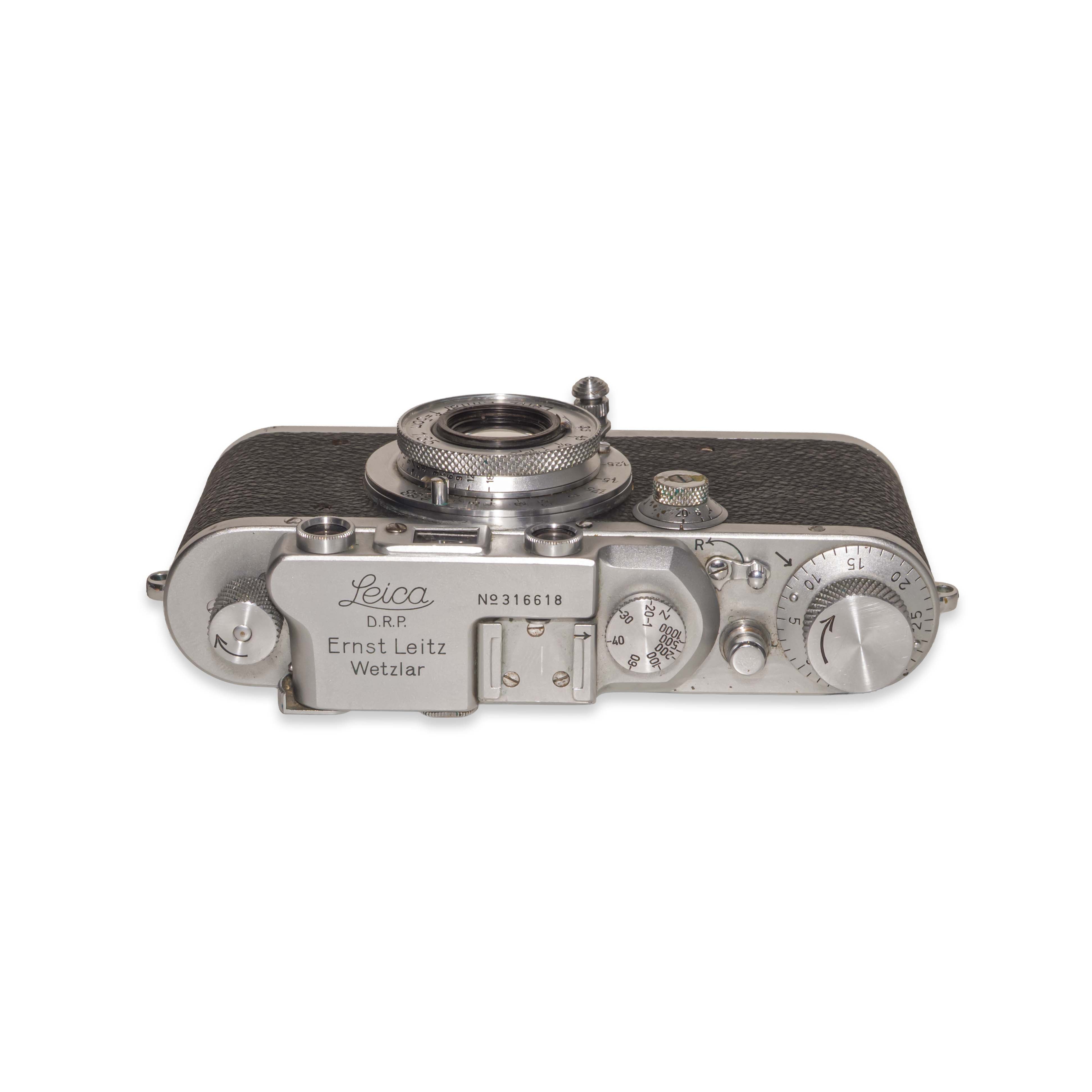Leica III (Model F) Chrome finish con Elmar 50mm f/3.5 — Foto