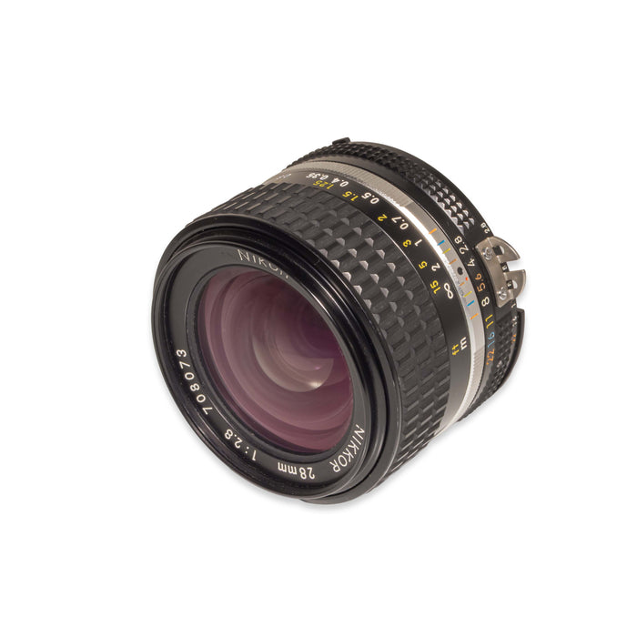 Nikon AI-S NIKKOR 28mm f/2.8