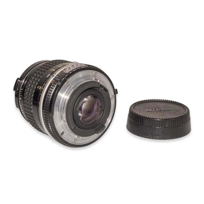 Nikon AI NIKKOR 24mm f/2.8