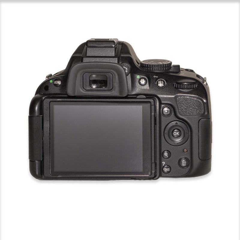Nikon D5100 + AF-S 18-55mm VR