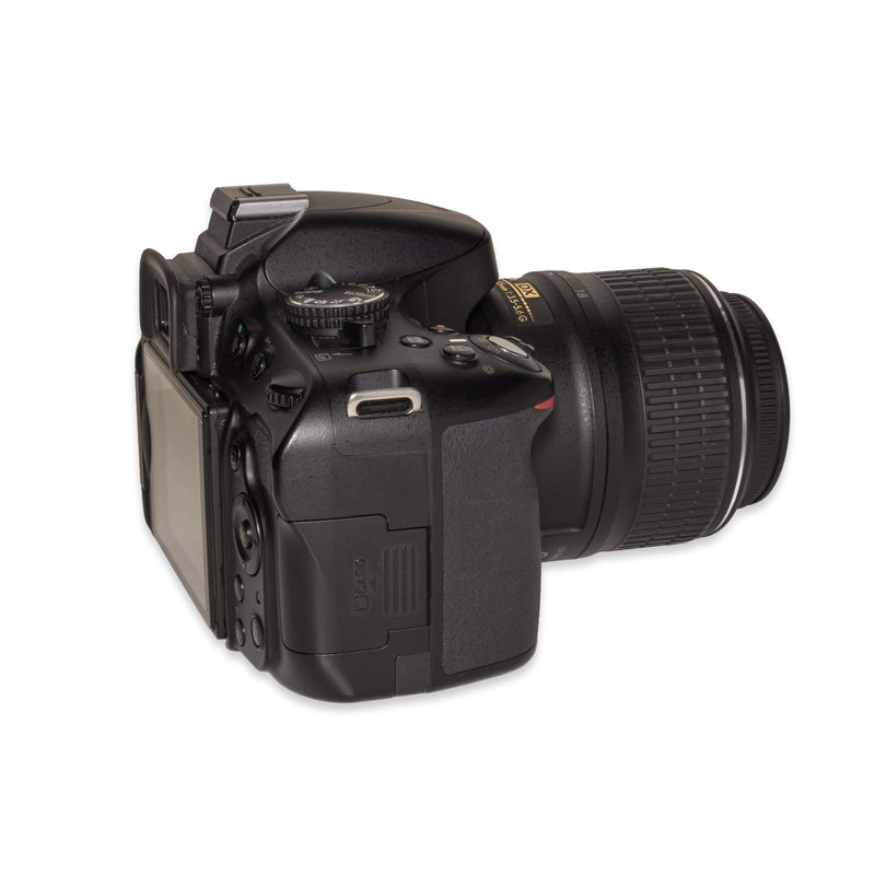 Nikon D5100 + AF-S 18-55mm VR