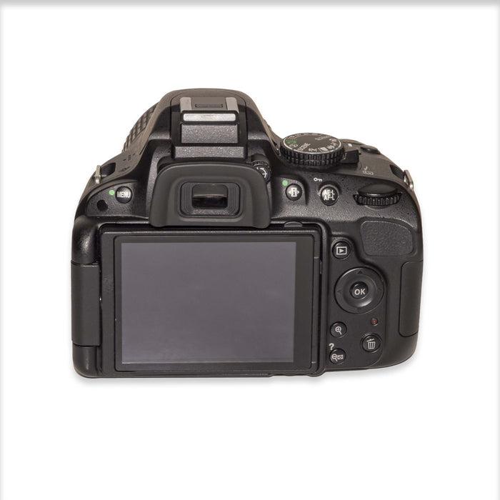 Nikon D5100 + AF-S 18-55mm VR