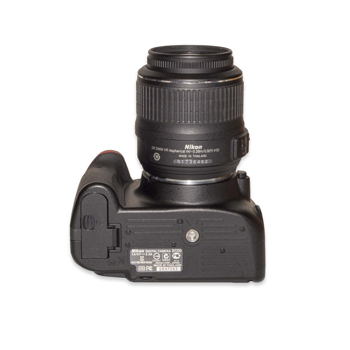 Nikon D5100 + AF-S 18-55mm VR