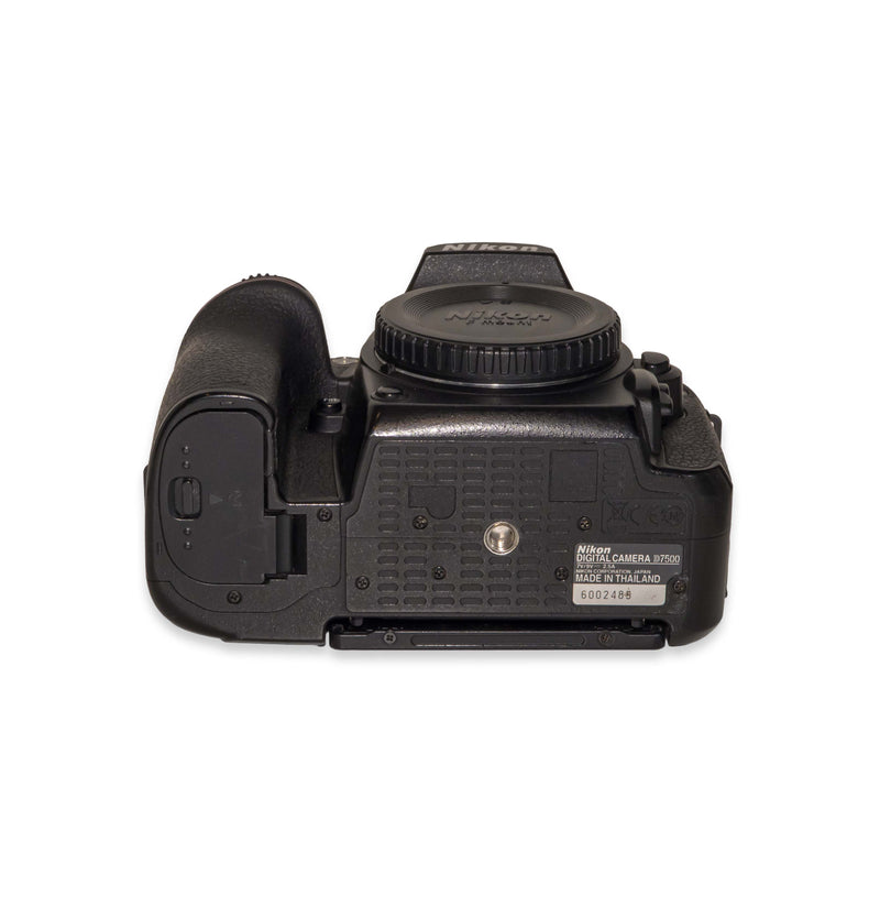 Nikon D7500