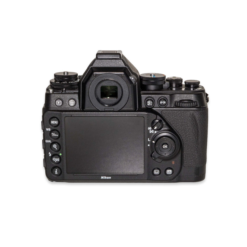 Nikon DF + AF-S NIkkor 50mm f/1.8 G special edition