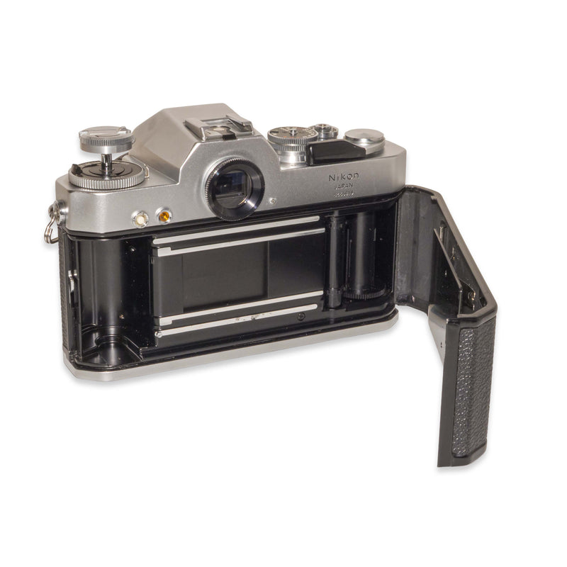 Nikomat EL + 50mm f/1.4