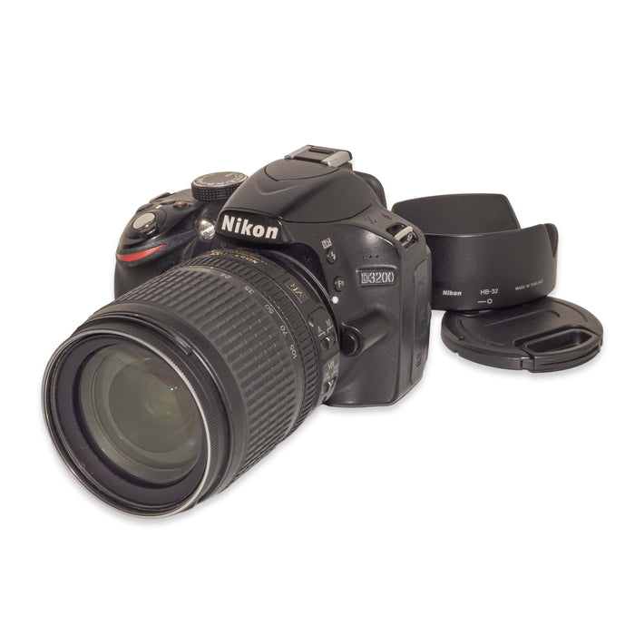 Nikon D3200 + AF-S 18-105mm ED