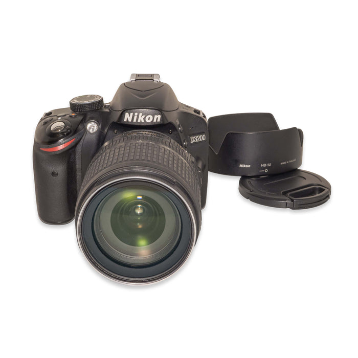 Nikon D3200 + AF-S 18-105mm ED