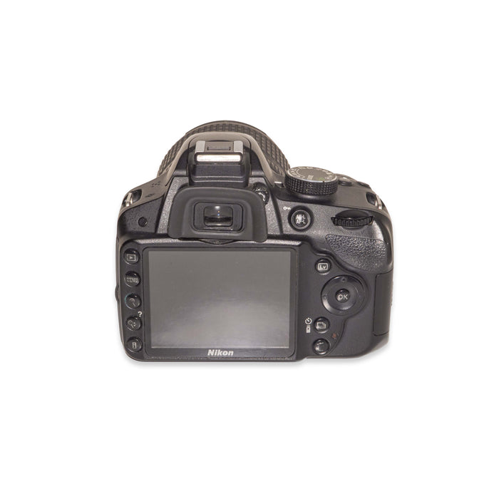 Nikon D3200 + AF-S 18-105mm ED