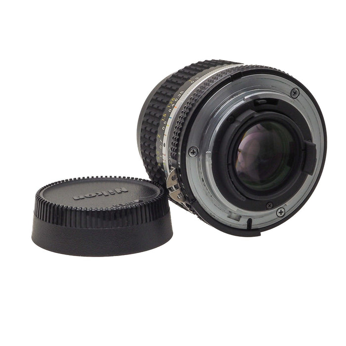 Nikon AI-S NIKKOR 24mm f/2 + Filtro L37C